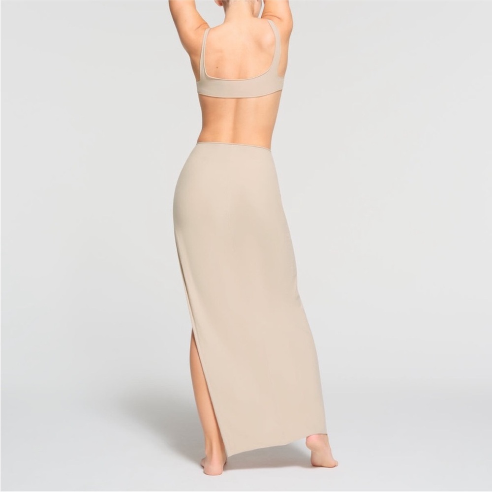 Skims Raw Edge Slit Long Skirt Size XS Color Stone NWOT - Picture 4 of 8